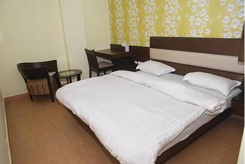Hotel Crown Royale Dehradun Zimmer foto