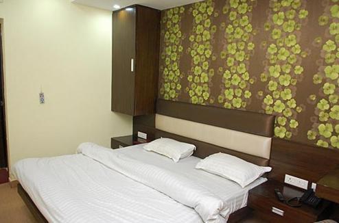 Hotel Crown Royale Dehradun Zimmer foto